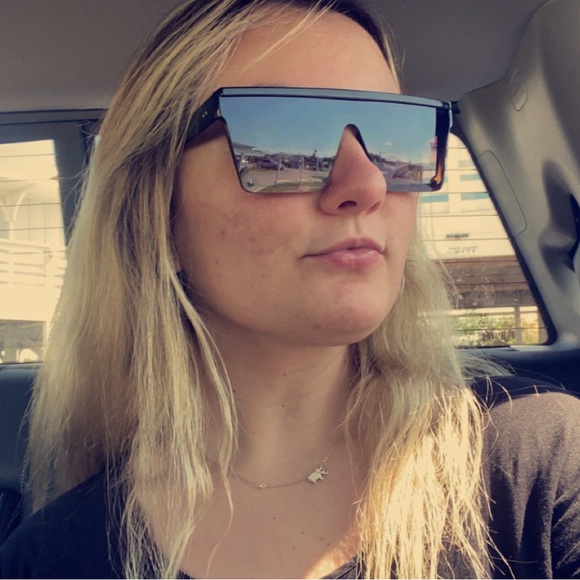 Meet your Posher, Jackie - Picture 1 of 1